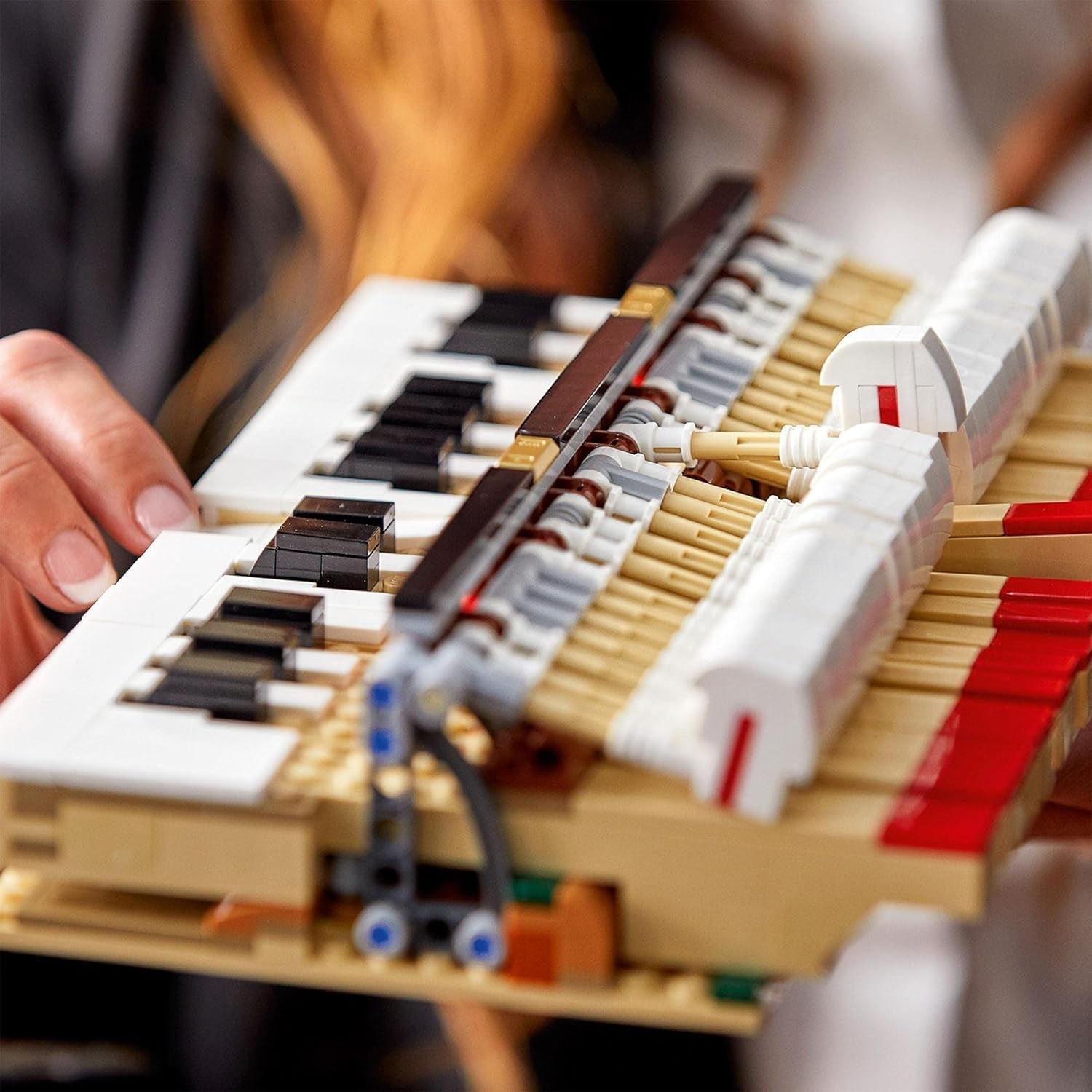 LEGO Ideas Concert Grand Piano (21323); Set de construcție; Propriul dvs. pian de concert; Proiect de modelare excelent pentru pianistul talentat, muzician, iubitor de muzică sau pasionat (3.662 piese) Seturi de constructie Besuche den LEGO-Store