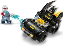 LEGO DC Batman: Batman & Batmobile Vs. Mr. Freeze – Superhelden-Autospielzeug mit 2 Minifiguren – Eisschütze mit Feuerelementen – Geschenk für Jungen und Mädchen ab 4 Jahren 76301 Bausets Besuche den LEGO-Store