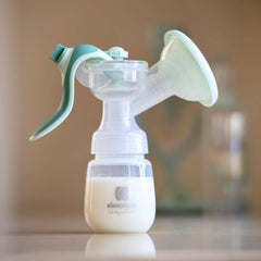 Kikkaboo ELSIE Milchpumpe, manuell mit 2 Modi, einstellbare Saugkraft, weicher Silikonbecher Zubehör Essen und Stillen Bebe Naty Shop