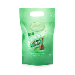 LINDOR Schokokugeln | 1 kg wiederverschließbarer Beutel | ca. 80 Vollmilchschokoladenkugeln mit Minzfüllung | Großpackung & LINDOR Salzkaramell-Schokoladenkugeln