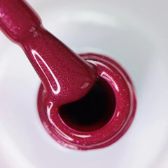 UV-Nagellack alessandro Striplac Elegant Ruby – Zart und langanhaltend – Einfache Entfernung dank Peel-Off-Entfernungstechnologie – Vegan und tierversuchsfrei – 8 ml