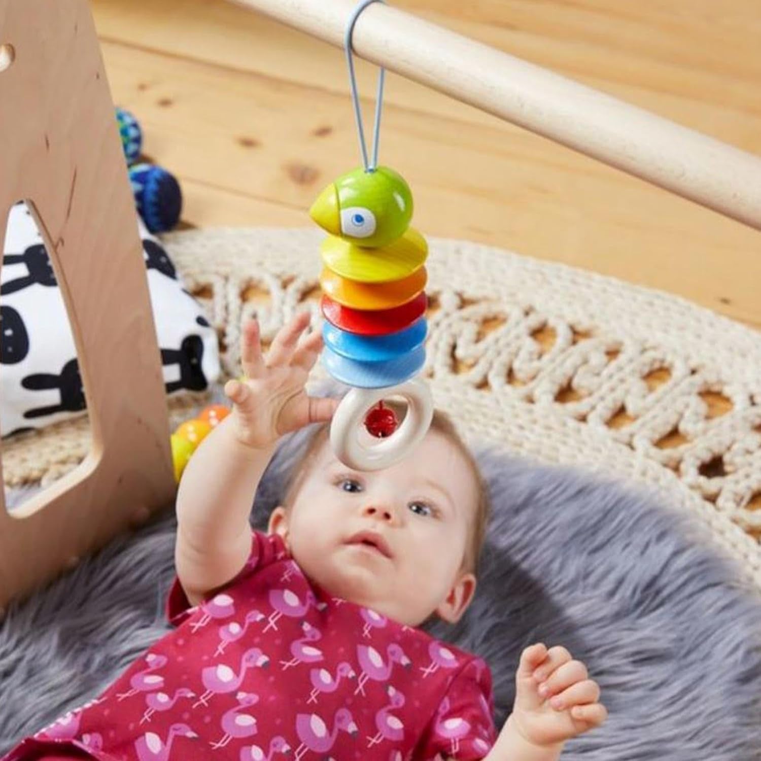 HABA 305230 - Papagal agățat, jucărie pentru copii pentru scaunul auto, antrenor de joacă, pătuț și cărucior, cu clopoțel, jucărie din lemn de la 6 luni Jucarii Bebe Naty Shop