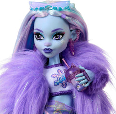 Monster High Abbey Bominable Yeti cu animal de companie Mammoth și accesorii - Aspect înfricoșător de fulg de zăpadă pentru copii cu vârsta de 4 ani și peste, HNF64