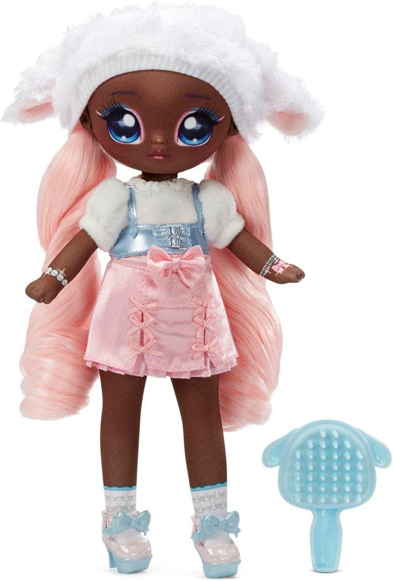 N / A! N / A! N / A! SurpriseTeens Modepuppe - Sammlerpuppe - 28 cm weiche Stoffpuppe, inspiriert von Schafen - Mit rosa Haaren - Lila Lamm