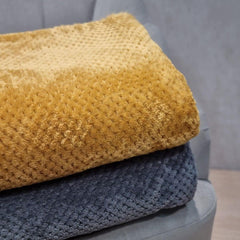 Tagesdecke HOMLA Noah 220 x 240 cm – Tagesdecke, Sofa, bequeme Überwurfdecke, Decke – flauschig und weich – graues Polyester. Betten und Decken. Besuchen Sie den HOMLA-Store