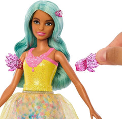 Păpușă Barbie Hidden Magic - Teresa cu ținută de basm, păr ondulat și pieptene pentru distracție în coafare, pentru copii cu vârsta de 3 ani și peste, HLC36