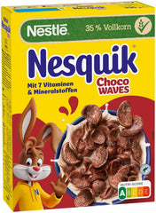 Nesquik Choco Waves, knuspriges Frühstück mit Schokoladenwellen, 330 Gramm Cereals Naty Shop