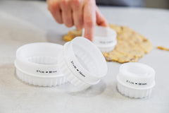 Moară de sare MasterClass cu aspect de cupru ciocănit, râșniță de condimente din oțel inoxidabil, mecanism de măcinare ceramic pentru durabilitate maximă, 15 cm