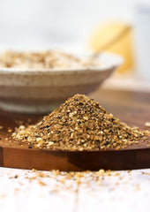 Fuchs Gewürze - Porridge Topping „Sweet Dukkah“ – knuspriges Topping mit Haselnuss, Sesam und Mandeln für Haferflocken – aus natürlichen Zutaten – 60 g in wiederverwendbarer, recyclebarer Dose