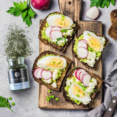 Ankerkraut Bärlauch Salz, Lecker Fleisch und Salat Verfeinern, Knoblauchartiges Gesmack Aroma, Kräuter mit Gewürzen zum Kochen, 110 g im Korkenglas