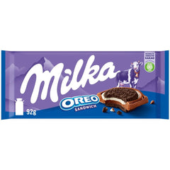 Milka Oreo Sandwich – Alpenmilchschokolade, gefüllt mit knusprigen Oreo-Keksstückchen und zarter Vanillecreme – 92g