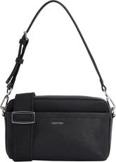 Calvin Klein geantă de umăr pentru femei Must Camera Bag Mono curea de umăr lată, Black (Ck Black), mărime naturală Genti Femei Naty Shop Titlu implicit