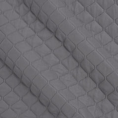 Übergroße Bettdecke mit Relief von Amazon Basics, 170 x 210 cm, dunkelgraues Rautenmuster. Betten und Decken. Besuchen Sie den Amazon Basics-Store