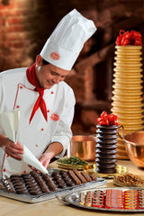 Schokoladenteig mit Rum und Reberfrüchten, in Rum getränkte Früchte auf Edelmarzipan, umhüllt von feiner Zartbitterschokolade, 39g (1 Stück)