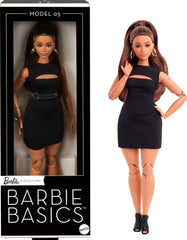 Barbie Basics Model 5, Păpușă de colecție cu păr brunet, rochie mini neagră și tocuri înalte, croială universală, corp articulat cu forme feminine, JBH73
