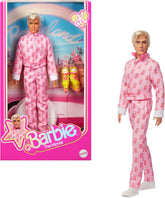 Barbie Ken-Sammelpuppe zum Barbie-Spielfilm, Ryan Gosling als Ken in rosafarbenem Overall mit B-Aufdruck, weißen Sneakern und bunten Inlineskates, JCP80