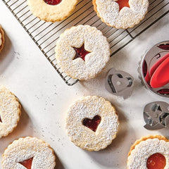 Wilton Linzer Keksausstecher Weihnachten Set/7, Metall Plätzchenförmchen für Traditionelle Österreichische Linzer-Kekse: Stern, Herz, Blume, Dreieck, Raute, Kreis - 7 Stück