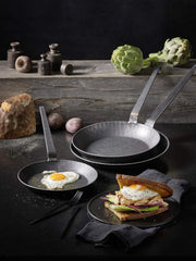 RÖSLE Serie 1888 Schmiedeeisen-Bratpfanne, hohe Qualität, hoher Rand für knusprige Pommes Frites und schnell gebratenes Fleisch, geeignet zum Grillen und Induktionstöpfe und -pfannen Naty Shop