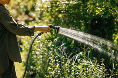 Furtun de grădină Fiskars ML, seria X, furtun de apă pentru udare manuală, 13 mm (1/2"), lungime: 25 m, racord universal, protecție UV, protecție la îngheț, rezistent la răsucire, albastru, 1076045