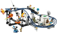 LEGO 31142 Creator 3-in-1-Weltraum-Achterbahn-Spielzeugset für Kinder mit funktionierenden Wagen, lässt sich in einen Freifallturm oder ein Karussell mit Raketen und leuchtenden Steinen umbauen. Besuchen Sie den LEGO-Store