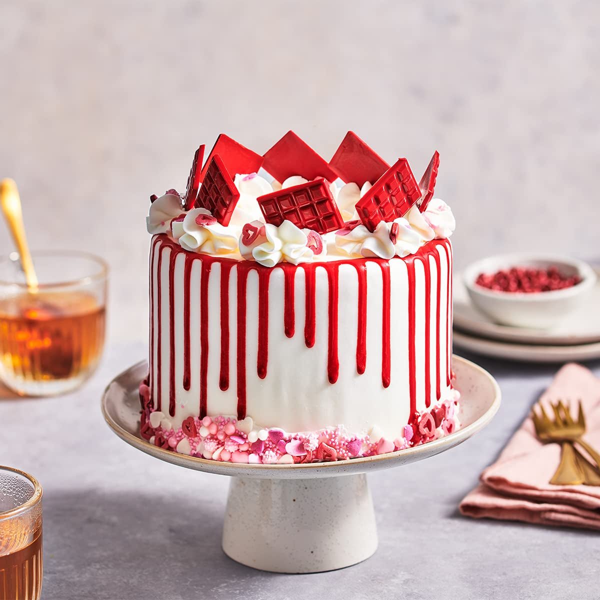 FunCakes Choco Drip Red: Aromă delicioasă, Ușor de folosit, Perfect pentru prăjituri cu picurare, Aromă de ciocolată cu picurare. Pachet resigilabil 180 g. Pasta de zahar Naty Shop