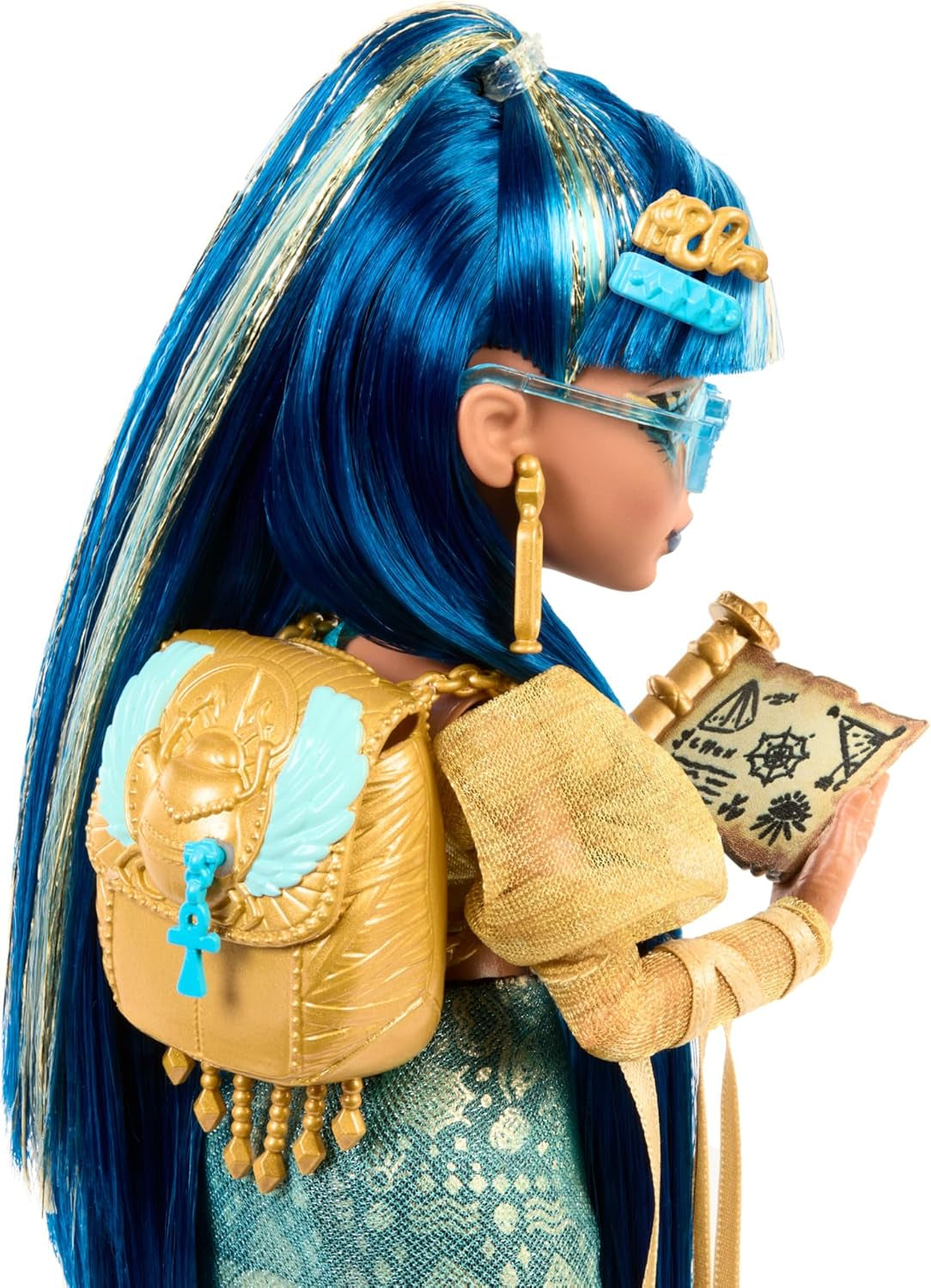 Păpușa Monster High Cleo De Nile într-o bluză aurie și o fustă cu mai multe straturi, include cobra Hissette și accesorii precum un ghiozdan, o gustare și un sul de hârtie igienică, HXH74