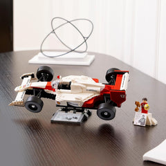 LEGO Icons Mclaren MP4/4 & Ayrton Senna Modellauto-Set, F1-Rennwagen-Set für Erwachsene mit Racer-Minifigur, Sammlerstück, Geschenkidee für Männer, Frauen, Sie und Ihn 10330 Bausets Besuchen Sie den LEGO-Store