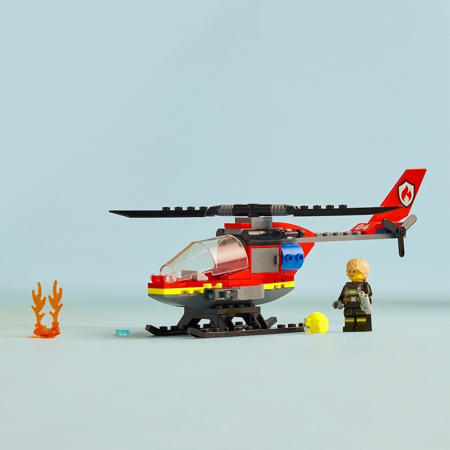 LEGO City Feuerwehrhubschrauber, Hubschrauberspielzeug und Pilotenfigurenset, Feuerwehrhubschrauber für ein fantasievolles Spielerlebnis, Geschenk für Kinder, Jungen und Mädchen ab 5 Jahren 60411 Bausets Besuchen Sie den LEGO-Store