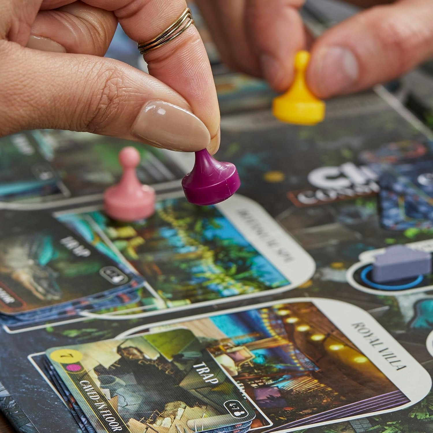 Cluedo Conspiracy Brettspiel von Hasbro Gaming für Erwachsene und Jugendliche, deutsche Version des Mystery-Spiels, für 4-10 Spieler ab 14 Jahren