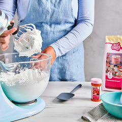 Funcakes Mix Für Enchanted Cream®: Einfach Zu Berübenende, Sehr Leichte Und Flauschige Schneeweiße Creme, Perfekt Zum Füllen Und Abdecken Von Kuchen Oder Als Belag Für Cupcakes, Halal., 900 G Mix zum Backen und Kochen Naty Shop