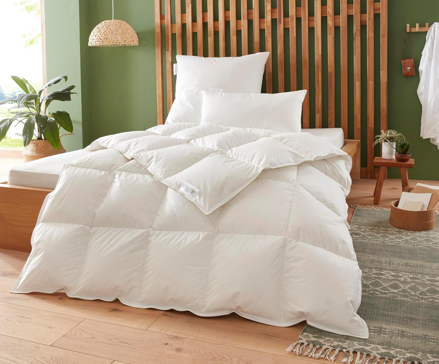 Badenia Trendline Eco warme Bettdecke mit 90 % Daunen und 10 % Federn Klasse I, 135 x 200 cm, weiß, Öko-Tex-zertifiziert, hergestellt nach dem deutschen Qualitätsstandard Bettdecken und Steppdecken Naty Shop 135 x 200 cm Mittlere Bettdecke für alle Jahreszeiten