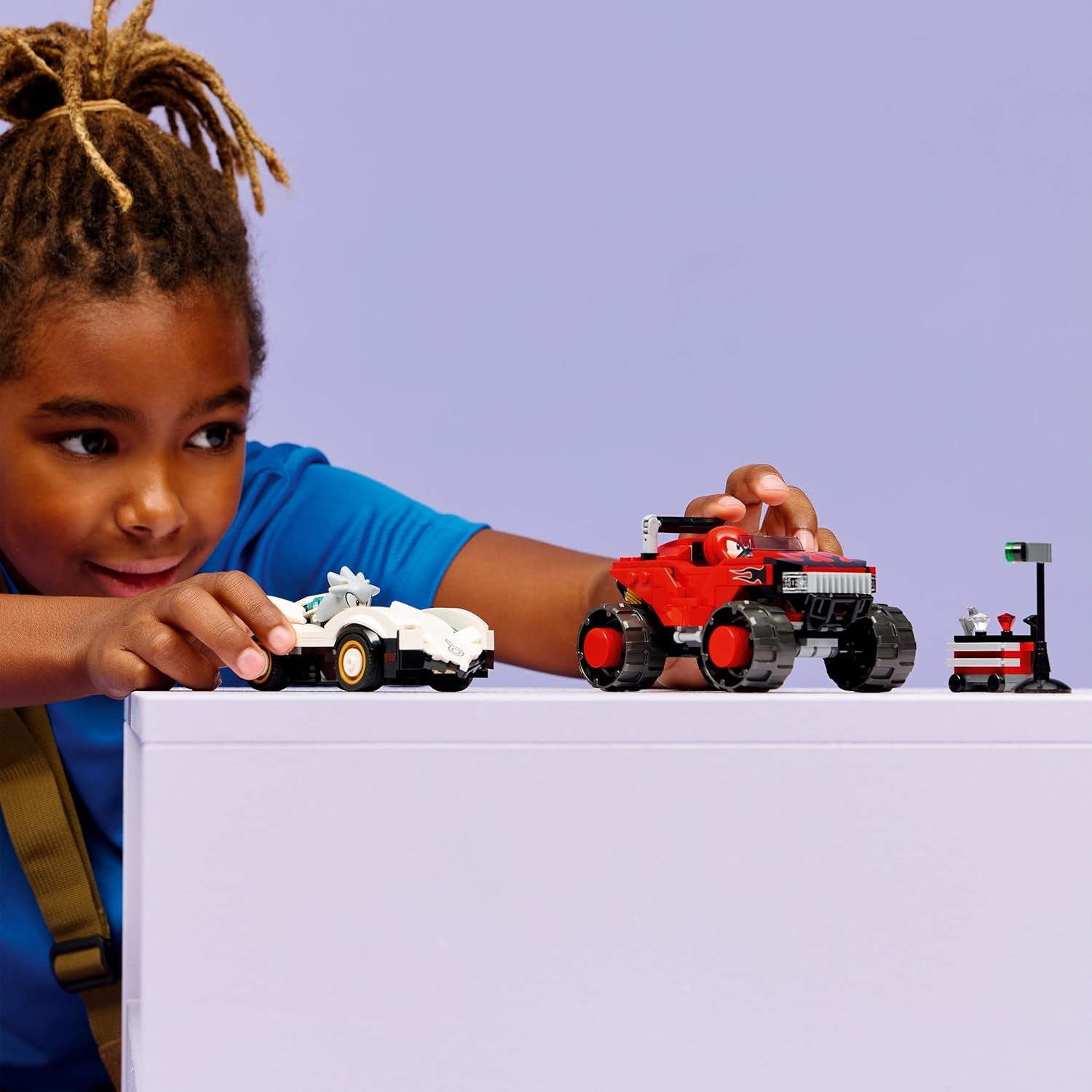 LEGO Sonic the Hedgehog Silvers Auto Vs. Knuckles' Monstertruck – Kinderspielzeug mit 2 Flitzern und 2 Minifiguren – Geschenk für Jungen und Mädchen ab 8 Jahren – Sonic Fanartikel für Gamer – 77118