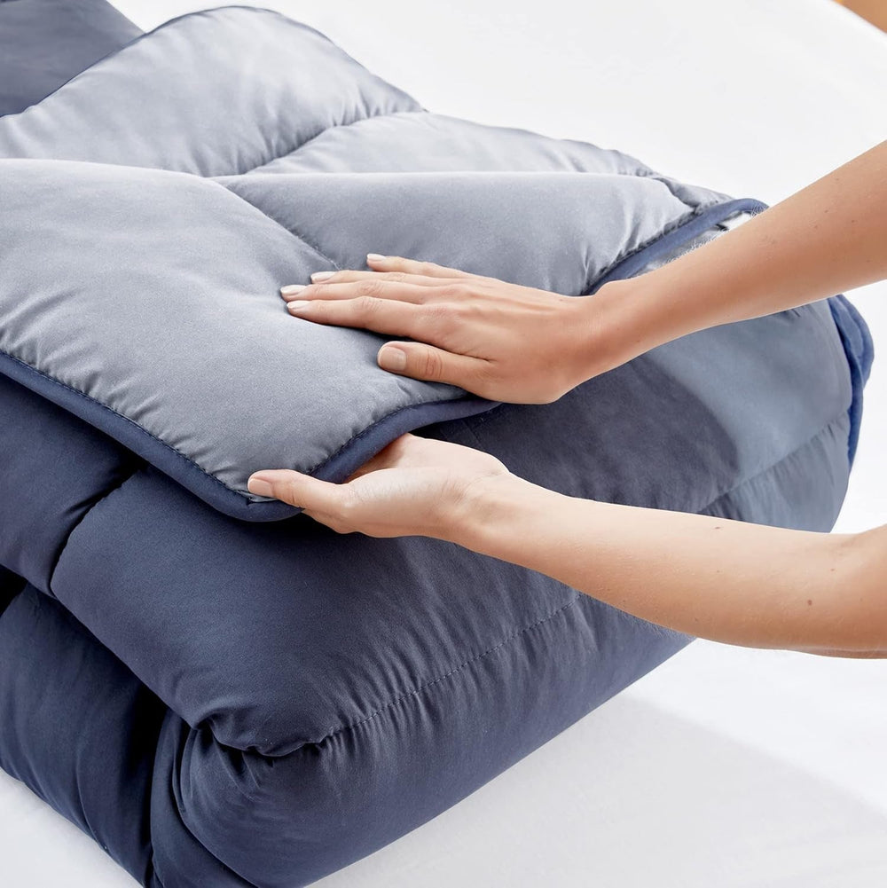 Pikolin Home - Wendedecke 300 G - Zweifarbige nordische Füllung - Für Bett 105 - bequem, warm, atmungsaktiv, grün, 180 x 260 cm Steppdecken und Steppdecken Naty Shop