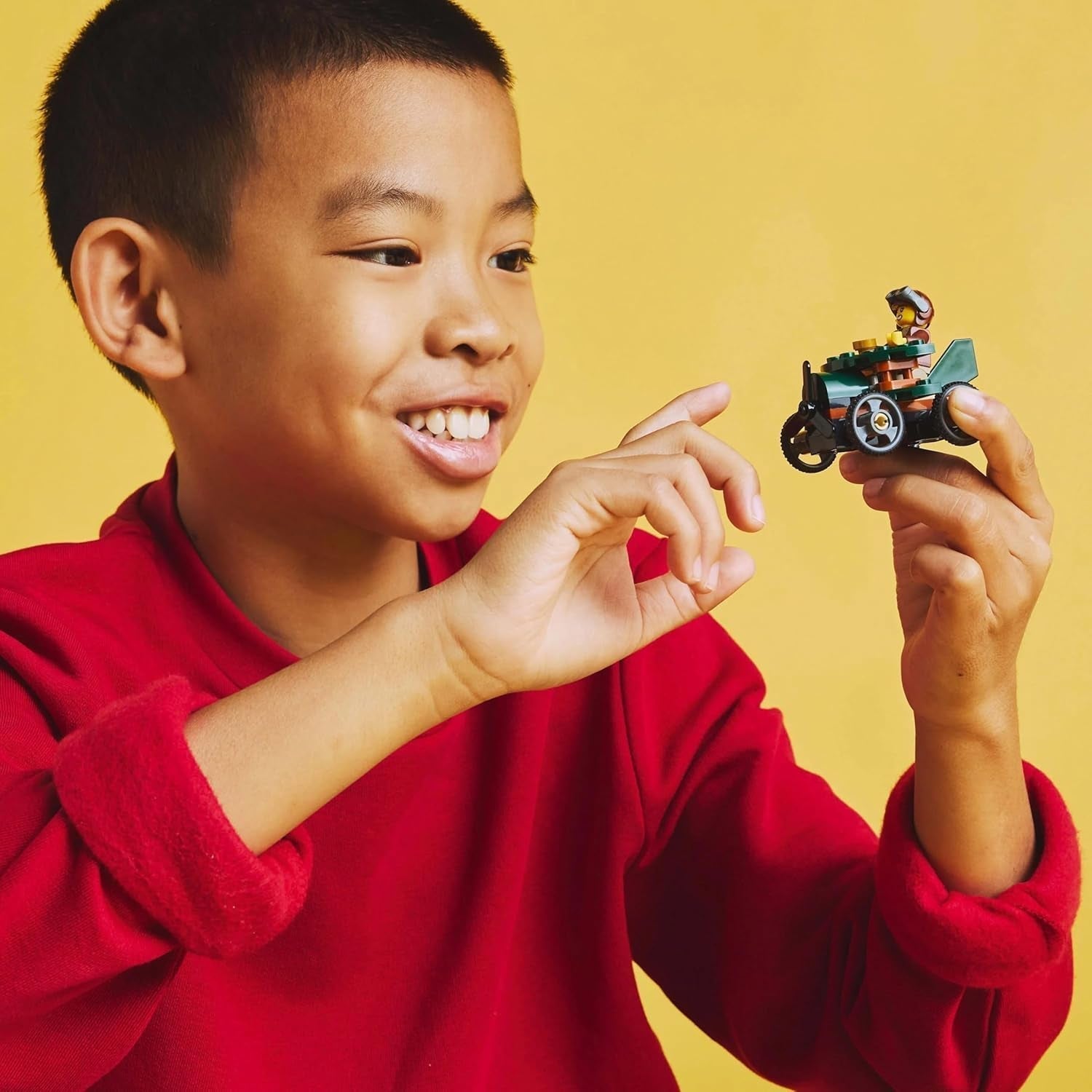 LEGO City Flugzeug vs. Krankenhausbett-Rennwagen-Set – Seifenkistenspielzeug für Jungen und Mädchen ab 5 Jahren – Bauset mit 2 Minifiguren – Geburtstags- und Weihnachtsgeschenk 60459 Bausätze Besuchen Sie den LEGO-Store