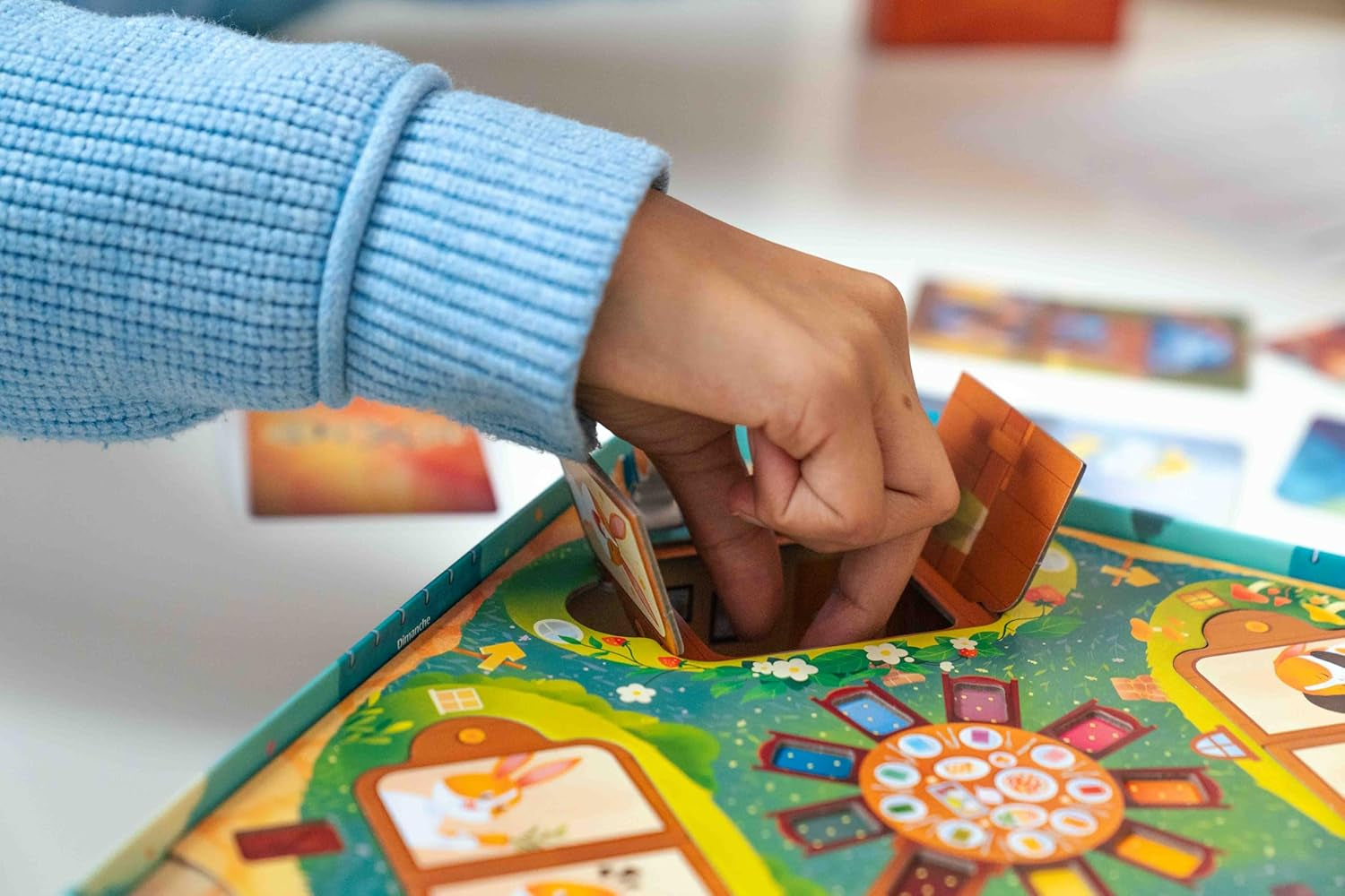Asmodee Kids – Dixit Kids, Brettspiel für Fantasie und Fantasie für Kinder und die ganze Familie, illustrierte Spielkarten, 3-6 Spieler, ab 6 Jahren, 25 Min., italienische Ausgabe