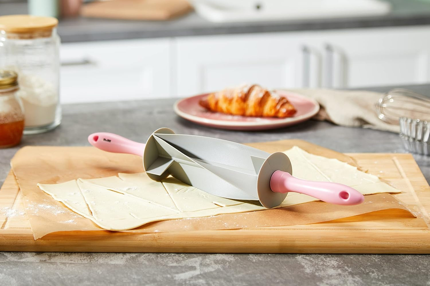 RODILLO CORTADOR DE Croissant, Kunststoff, grau/rosa, 18 x 18 x 10 cm