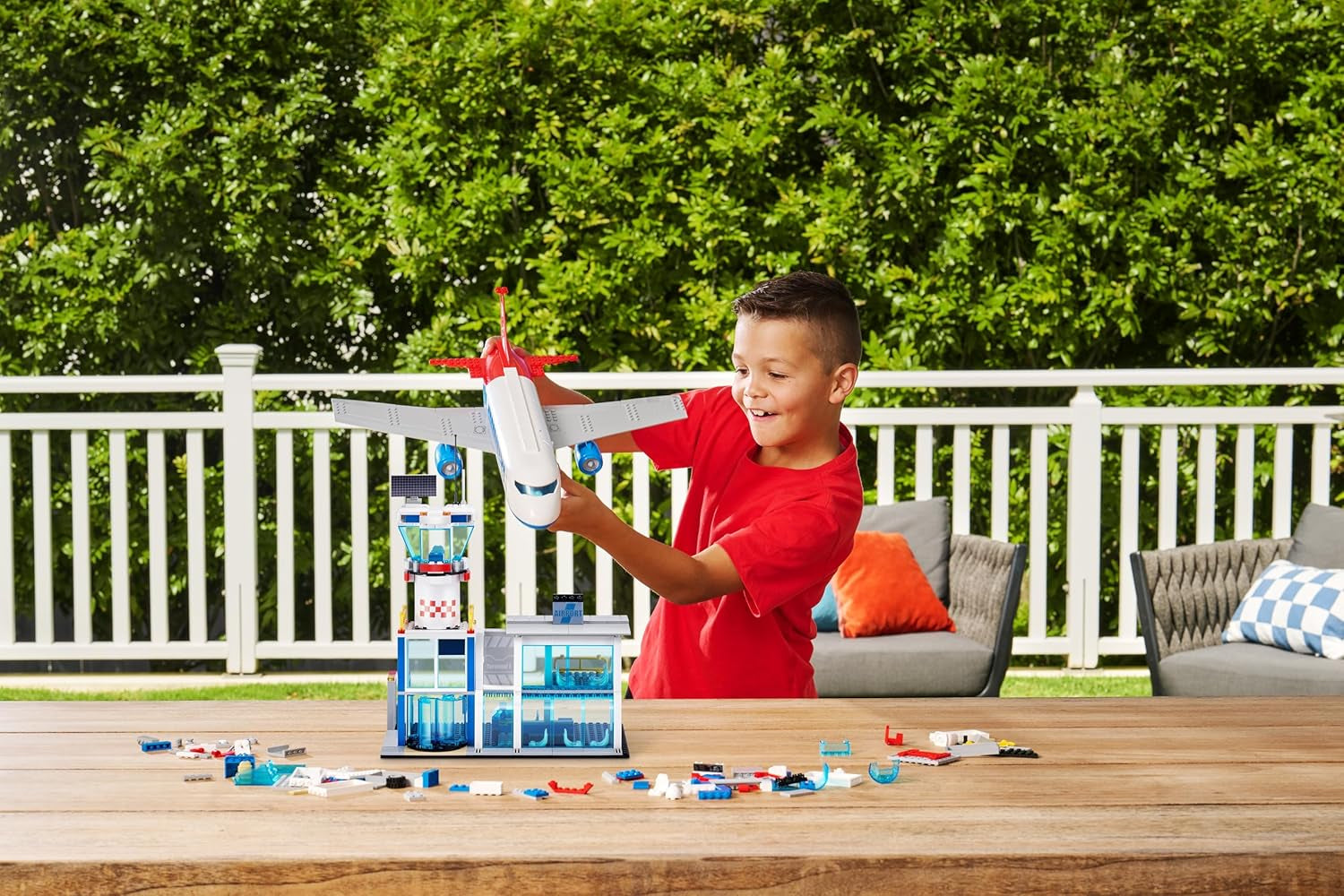 MAX Adventure Spielset Flughafen (793 Teile) Bausteine ​​Spielzeug für Kinder ab 5 Jahren Fahrzeuge Auspacken Unpacking