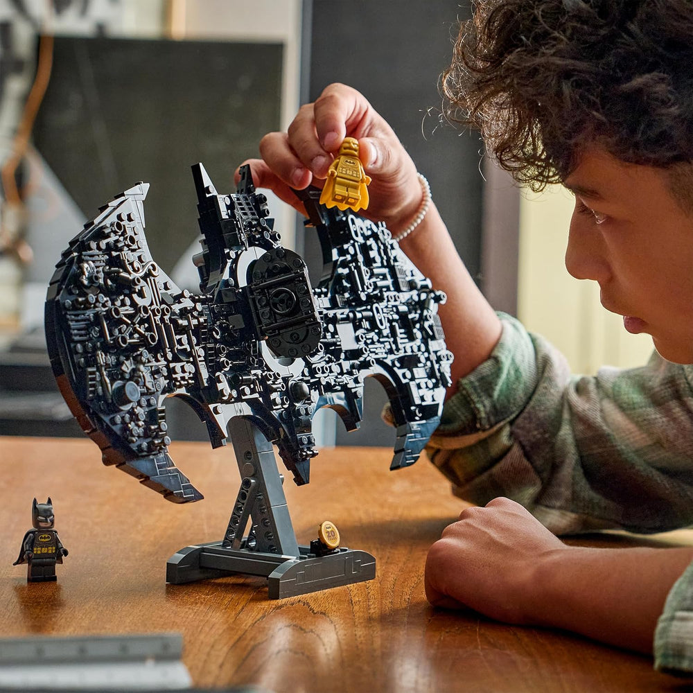 LEGO DC Batman: Batman Logo – Superhelden Spielzeug mit Minifiguren – Kreativer Modellbau für Jungen und Mädchen – DIY Deko für Kinderzimmer – Geschenk für Fans ab 12 Jahren – 76330