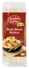 Bambusgarten - Biang Biang Nudeln | Extra breite chinesische Nudeln | Ideal für scharfe Saucen. Schnell zubereiteter 300g-Beutel
