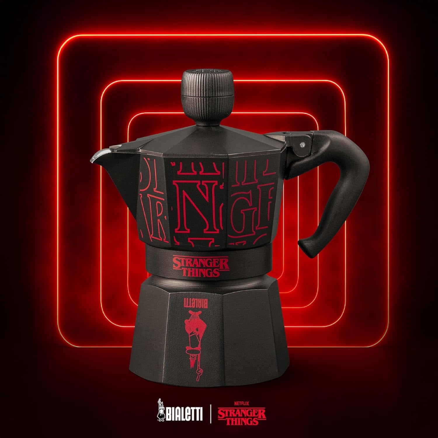 Bialetti Moka Express Stranger Things Cafetiera cu 3 căni, Buton muzical cu funcție de încărcare USB-C, Nu este potrivită pentru plite cu inducție, 3 căni (130 ml), Negru