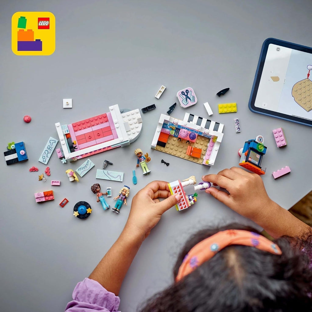 Salon de coafură LEGO Friends, set de construit și jucat pentru jocuri de rol creative, jucărie de construit, cadou pentru fete cu vârsta de peste 7 ani, 3 minifigurine de personaje pentru jocuri de rol 42662 Seturi de constructie Besuche den LEGO-Store