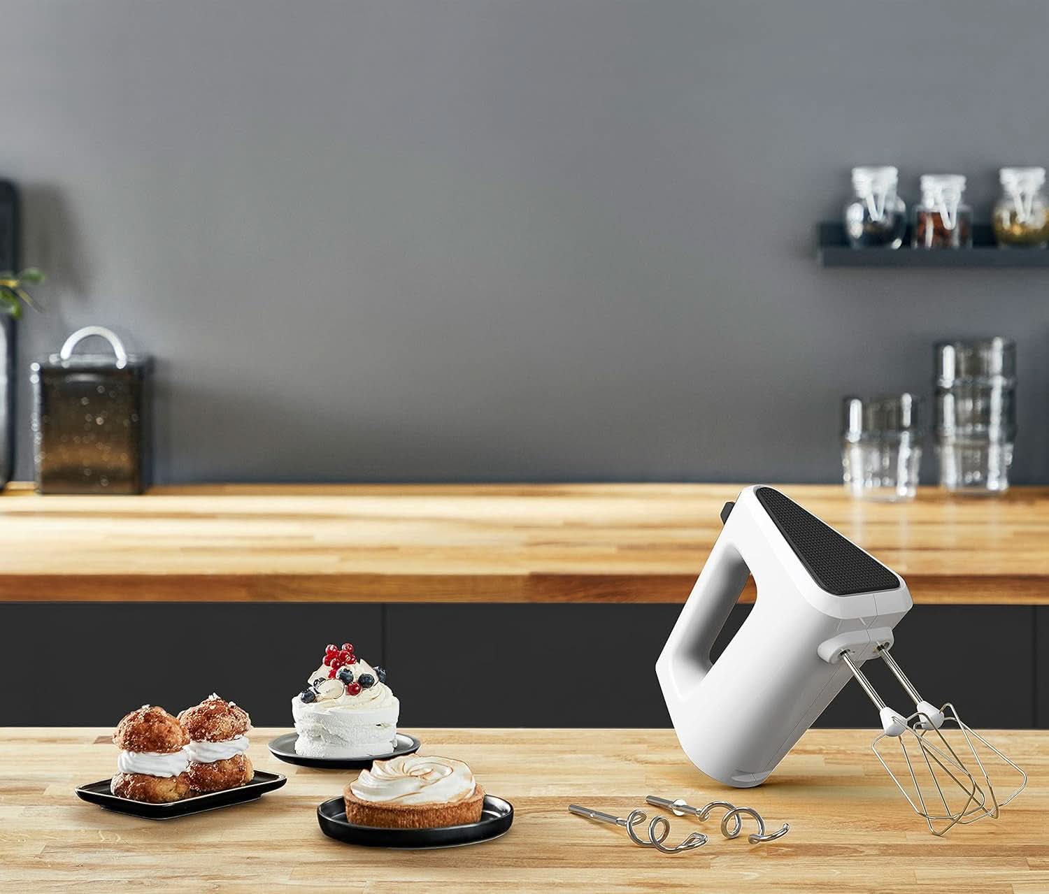 Krups GN4001 3 Mix 4000 Handmixer | 450 Watt | Robustes Design | Variabler Geschwindigkeitsregler | Turbo- und Auswurf-Funktion | inkl. 2 Rührbesen und 2 Knethaken | Weiß/Grau Kitchen Naty Shop