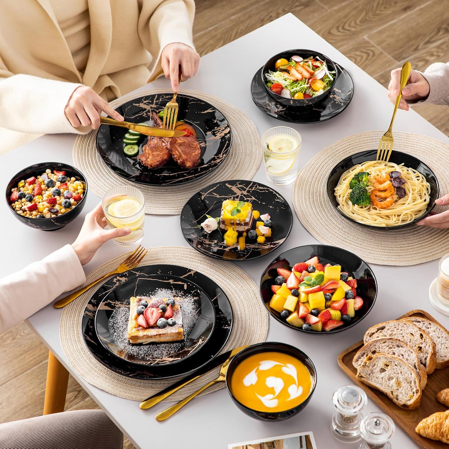 Set de veselă din porțelan LOVECASA, seria Daphne, set combinat SWEET cu 24 de piese, set de veselă cu design auriu, farfurii de cină, farfurii de desert, boluri pentru cereale și farfurii de sumă pentru 6 persoane