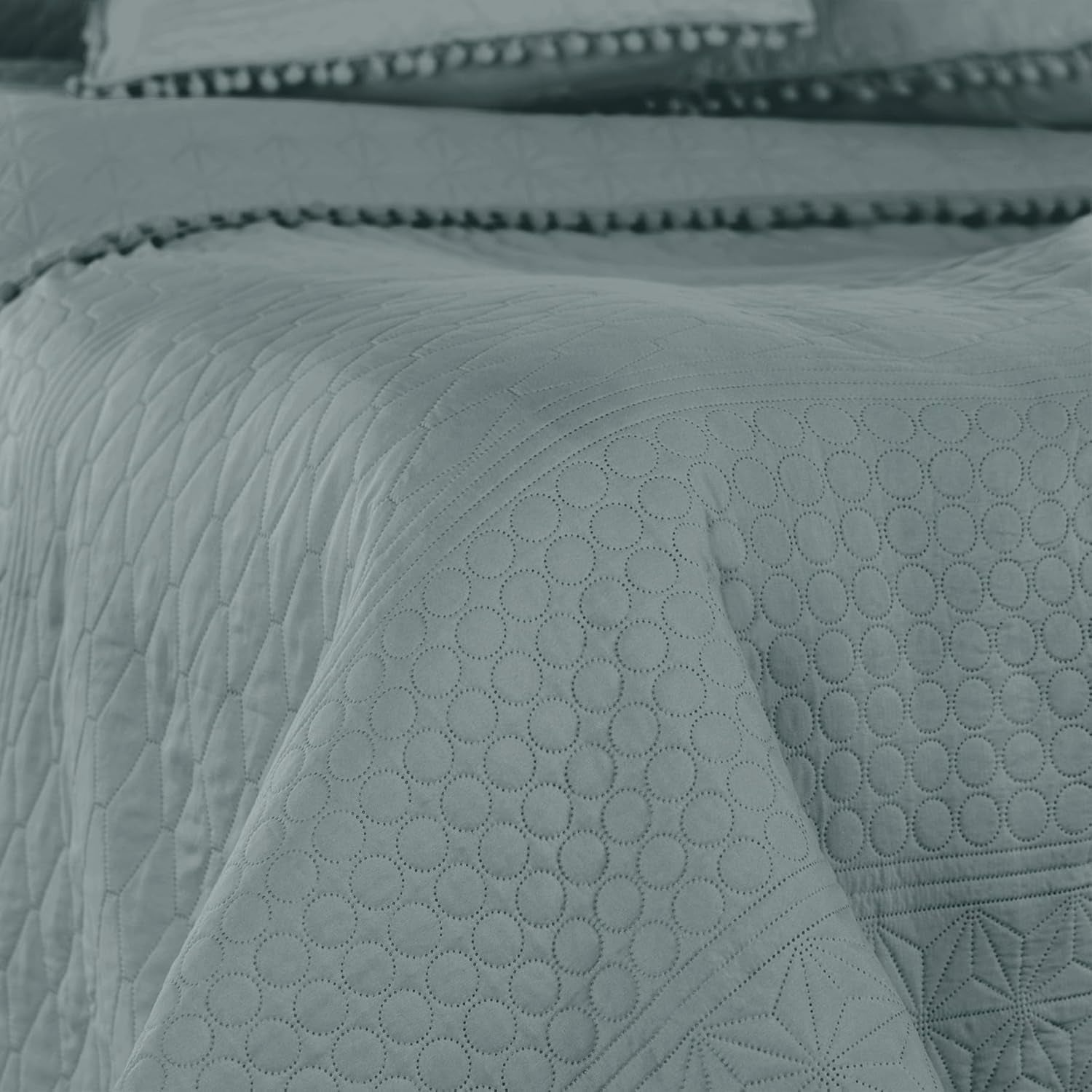 Ameliahome Tagesdecke mit Pompons 220 x 240 cm, doppelseitige Tagesdecke, Ultraschall-Steppung, Polyester, Meadore, Grau, Betten und Decken. Besuchen Sie den AmeliaHome-Store