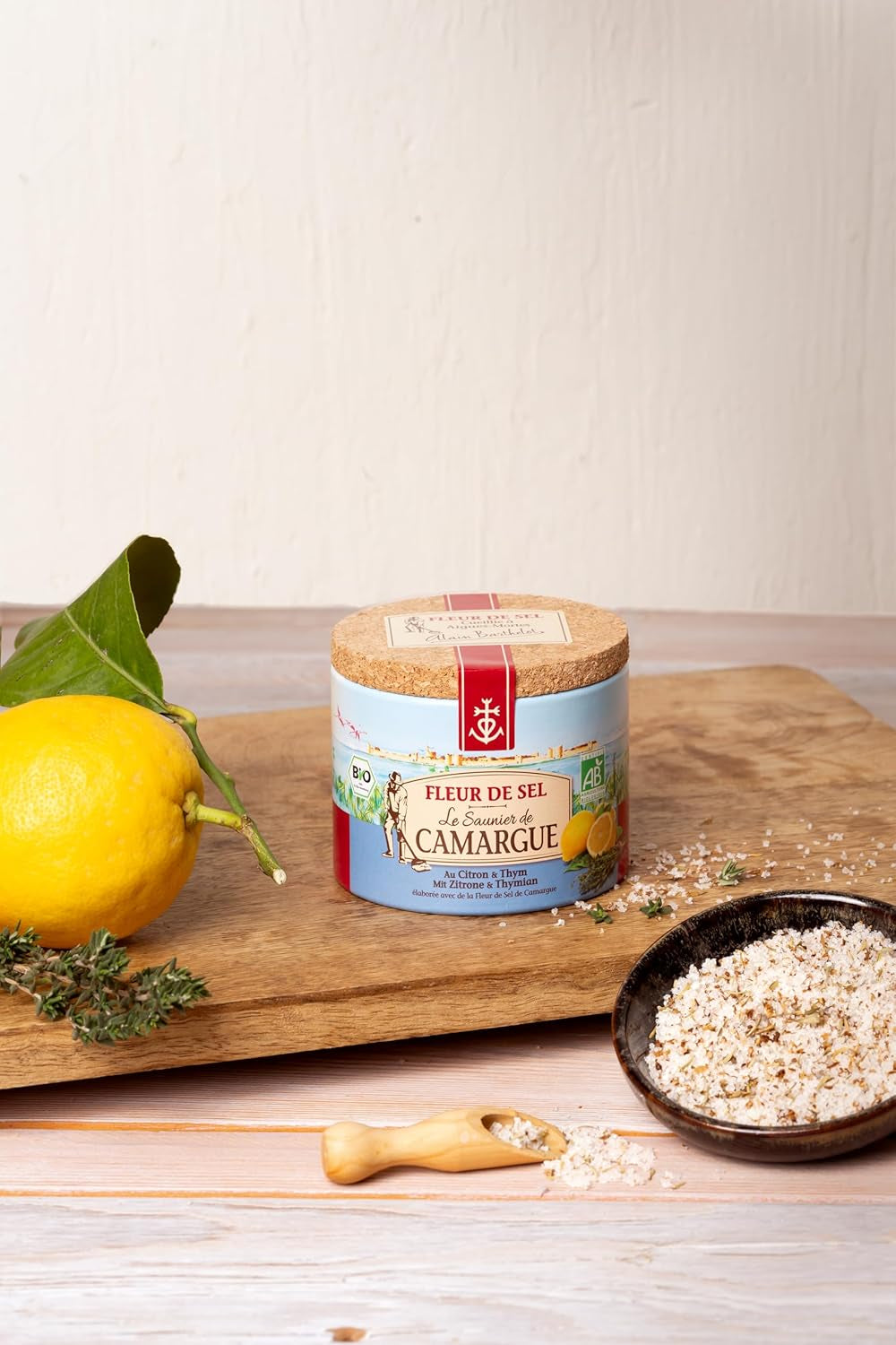 Le Saunier de Camargue Fleur De-Sel Citrone Thymian in 125 g Dosis, Premium Meersalz aus Süd-Frankreich, Ideal als Finishing von Speisen und zum Verfeinern von Gerichten