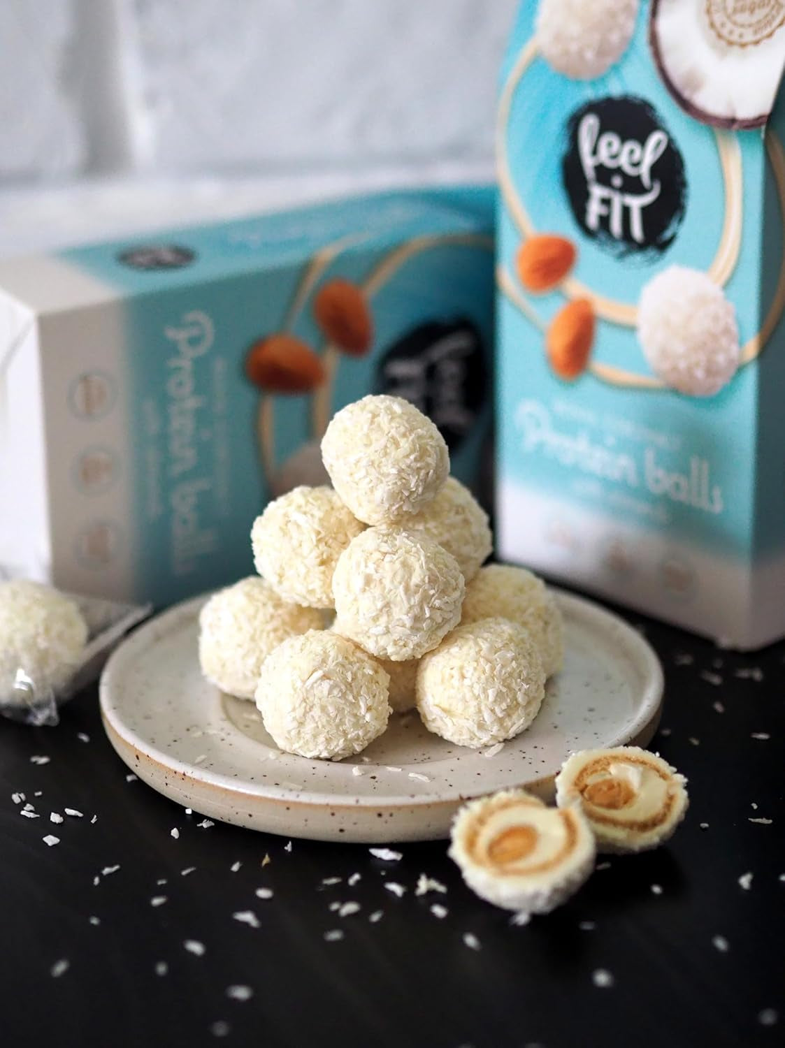 Zuckerfreie Kokospralinen mit Mandeln, Feel FIT, ohne Zuckerzusatz, 17 % Protein, 63 g