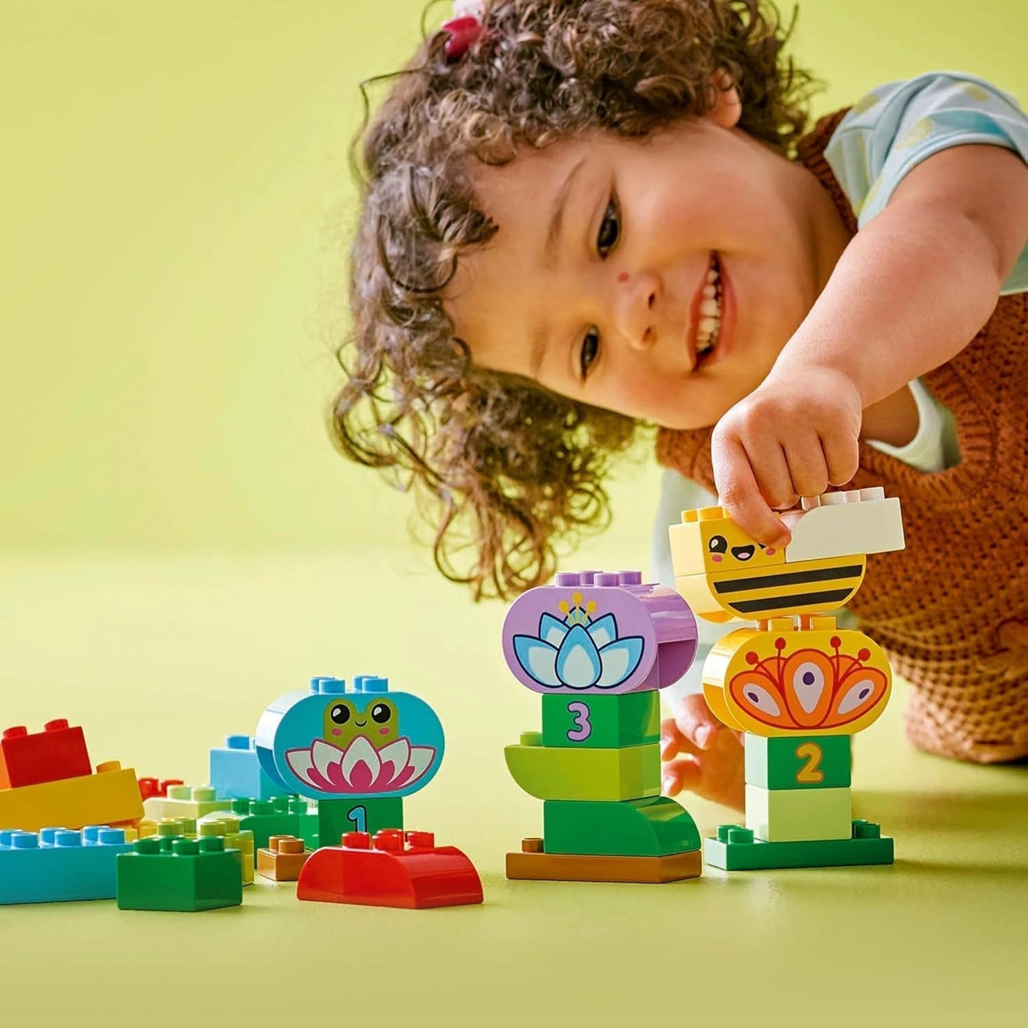 LEGO DUPLO Town Creative Flower Garden, Jucărie stivuibilă, Permite copiilor mici de la 2 ani să se joace imaginativ, Set de construcție pentru a promova dexteritatea, Jucărie educativă pentru copiii preșcolari 10444 Seturi de constructie Besuche den LEGO-Store