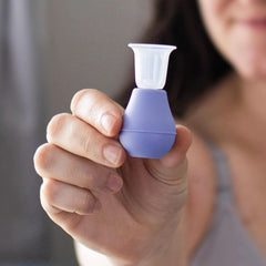 Lansinoh Latch Assist Brustwarzenumstülpung mit Etui für stillende Mütter, bietet vorübergehende Korrektur von Flach- oder Hohlwarzen, Kegel in 2 Größen in der Packung und hygienische Tragetasche. Stillzubehör Bebe Naty Shop