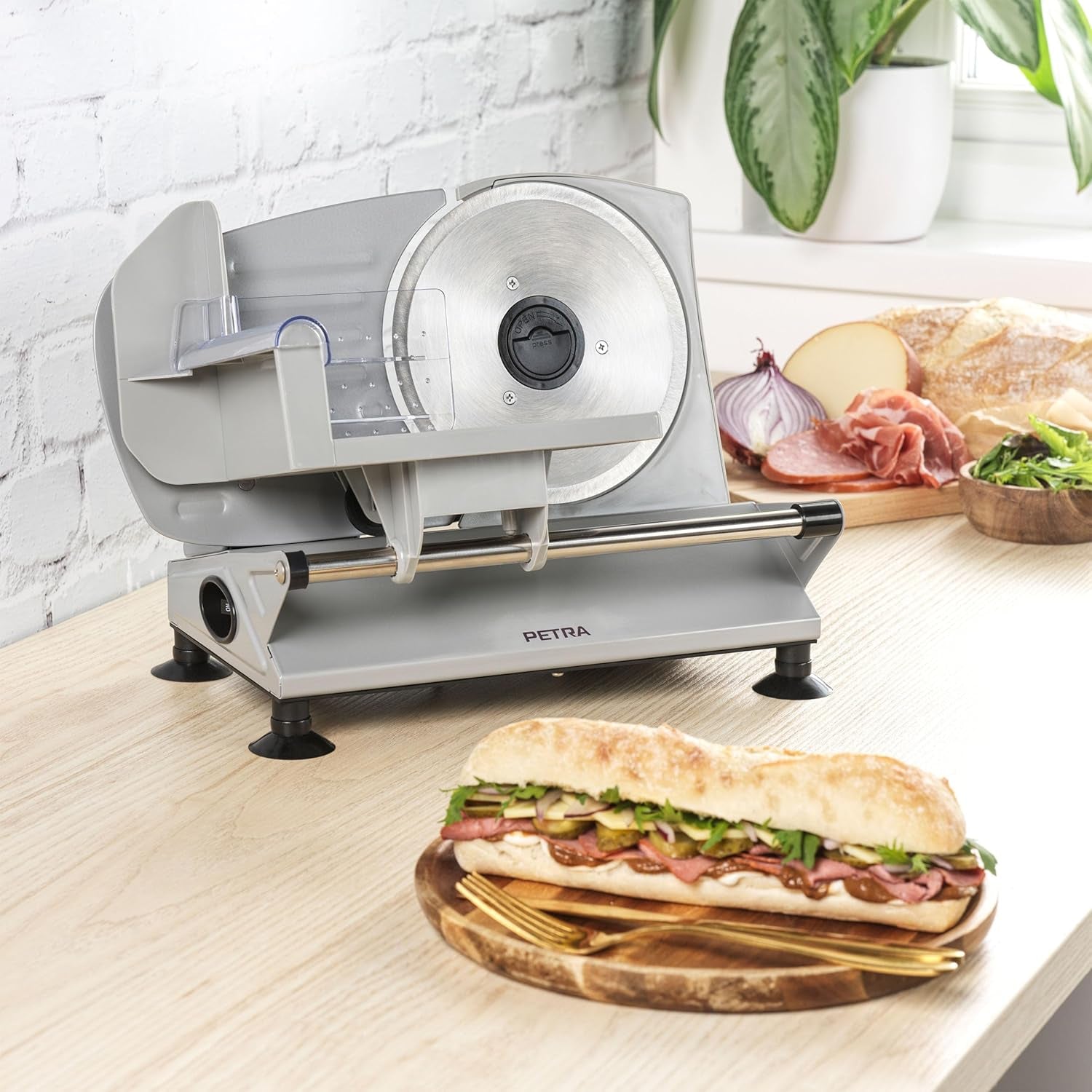 Petra PT4636VDE Multifunktionaler elektrischer Allesschneider, Schnittstärke 1–15 mm, 3 glatte Edelstahlklingen. Aktenvernichter und Schneidemaschinen Naty Shop