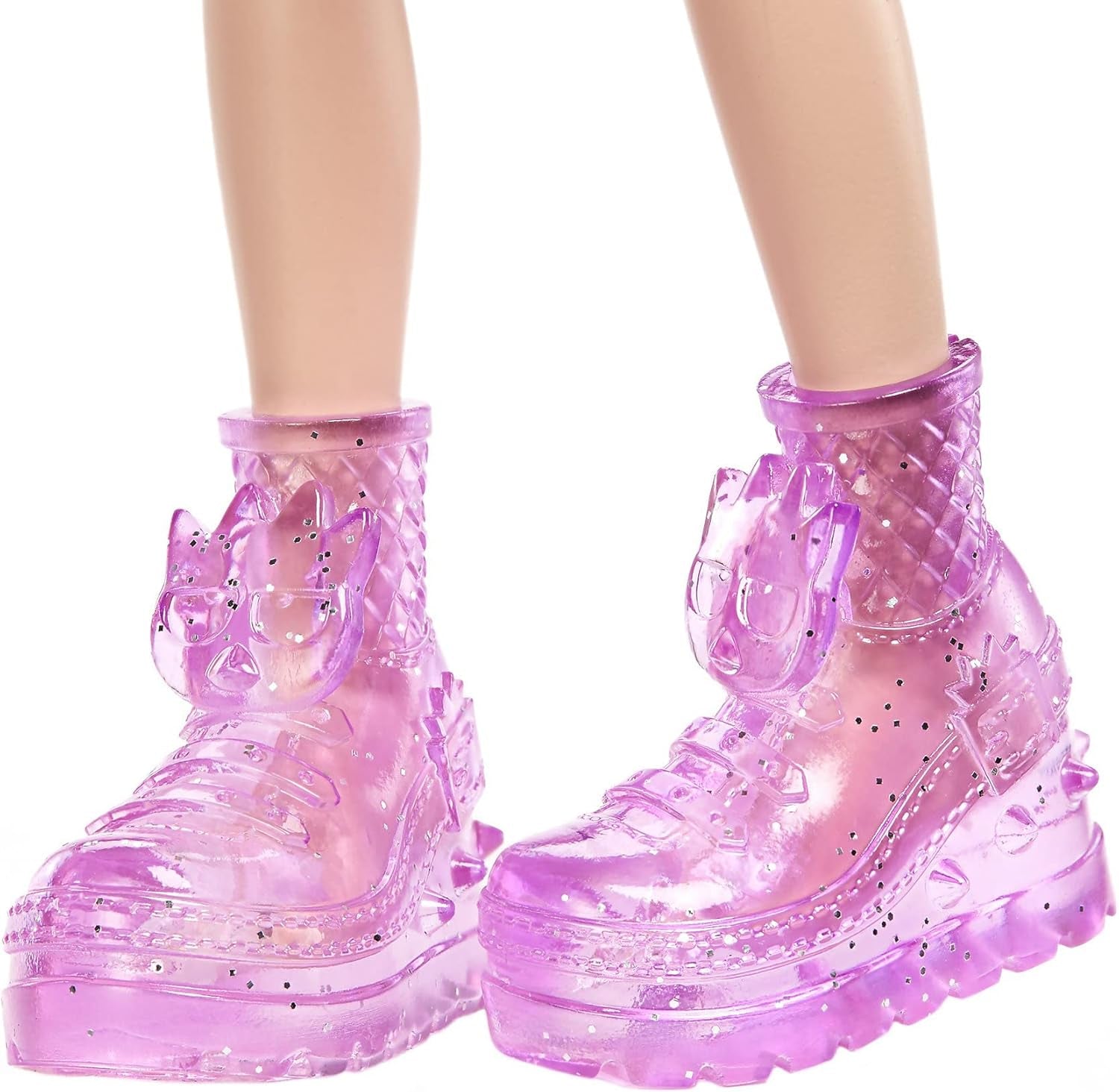 Mattel Hello Kitty GWW98 - Sanrio Badtz-Maru Figur und Jazzlyn Puppe (ca. 25,4 cm) mit Kleidung und Accessoires, langem lila Haar und trendigem Outfit, tolles Geschenk für Kinder ab 3 Jahren